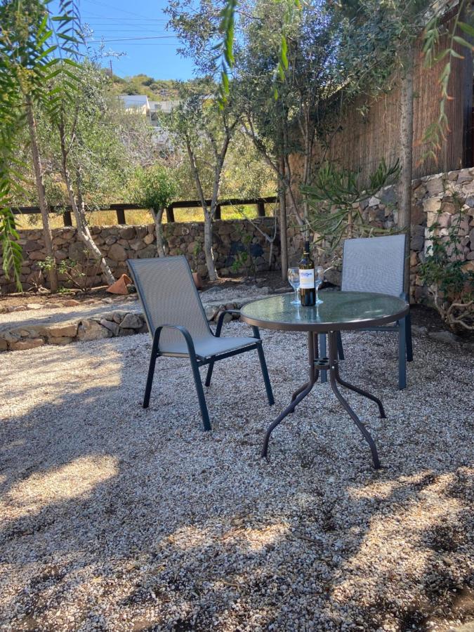 דירות Aegina Pepper Tree מראה חיצוני תמונה